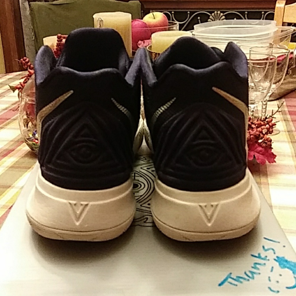 Kyrie 5 - Picture 3 of 4